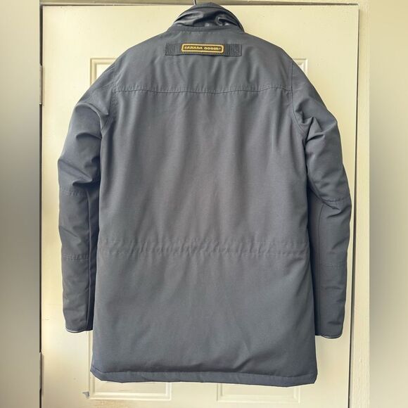 Canada Goose Banff Parka Size Medium - Picture 6 of 16